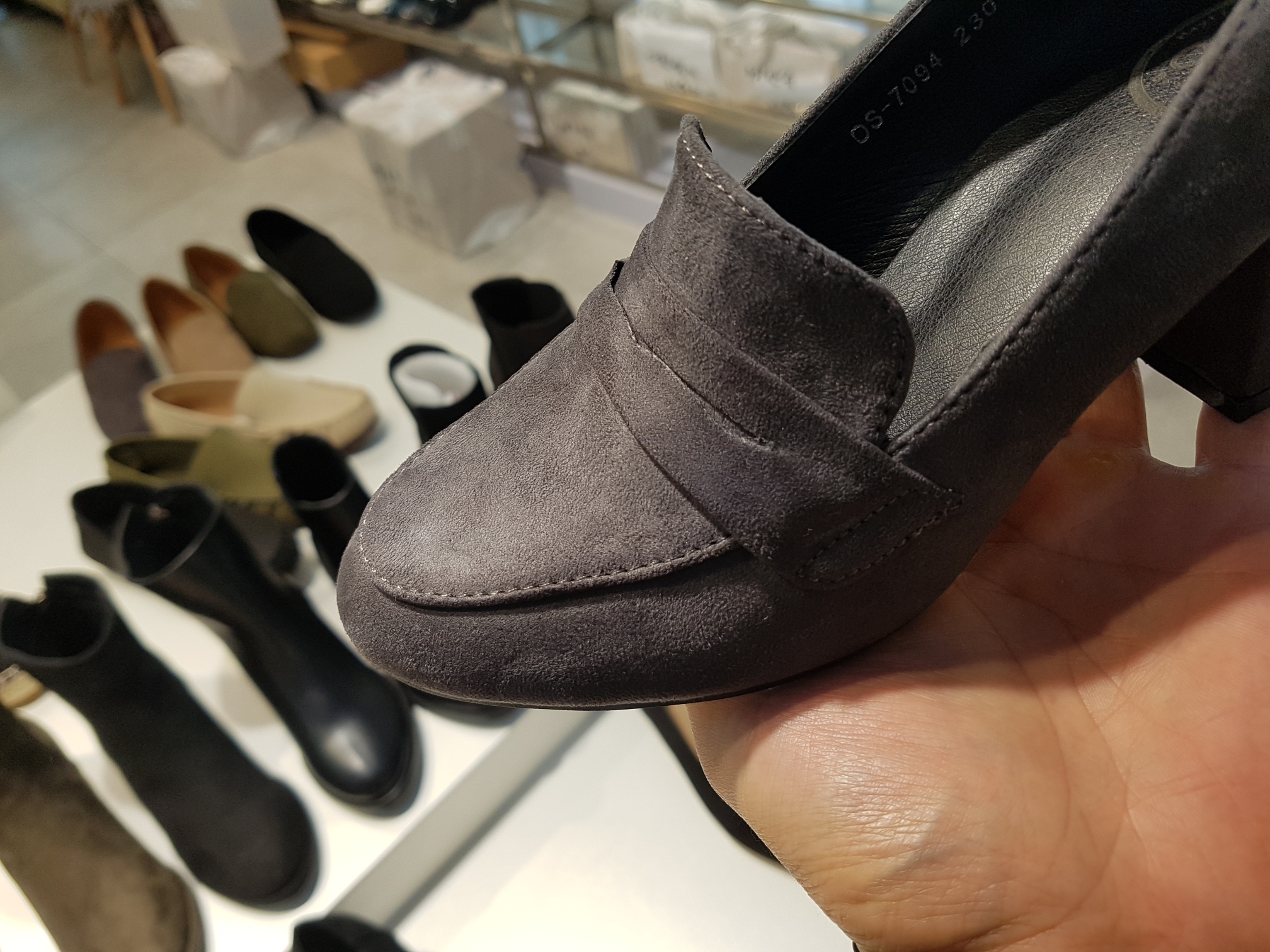 Suede Tongue Looper Pumps 6cm Black Gray Beige Sho