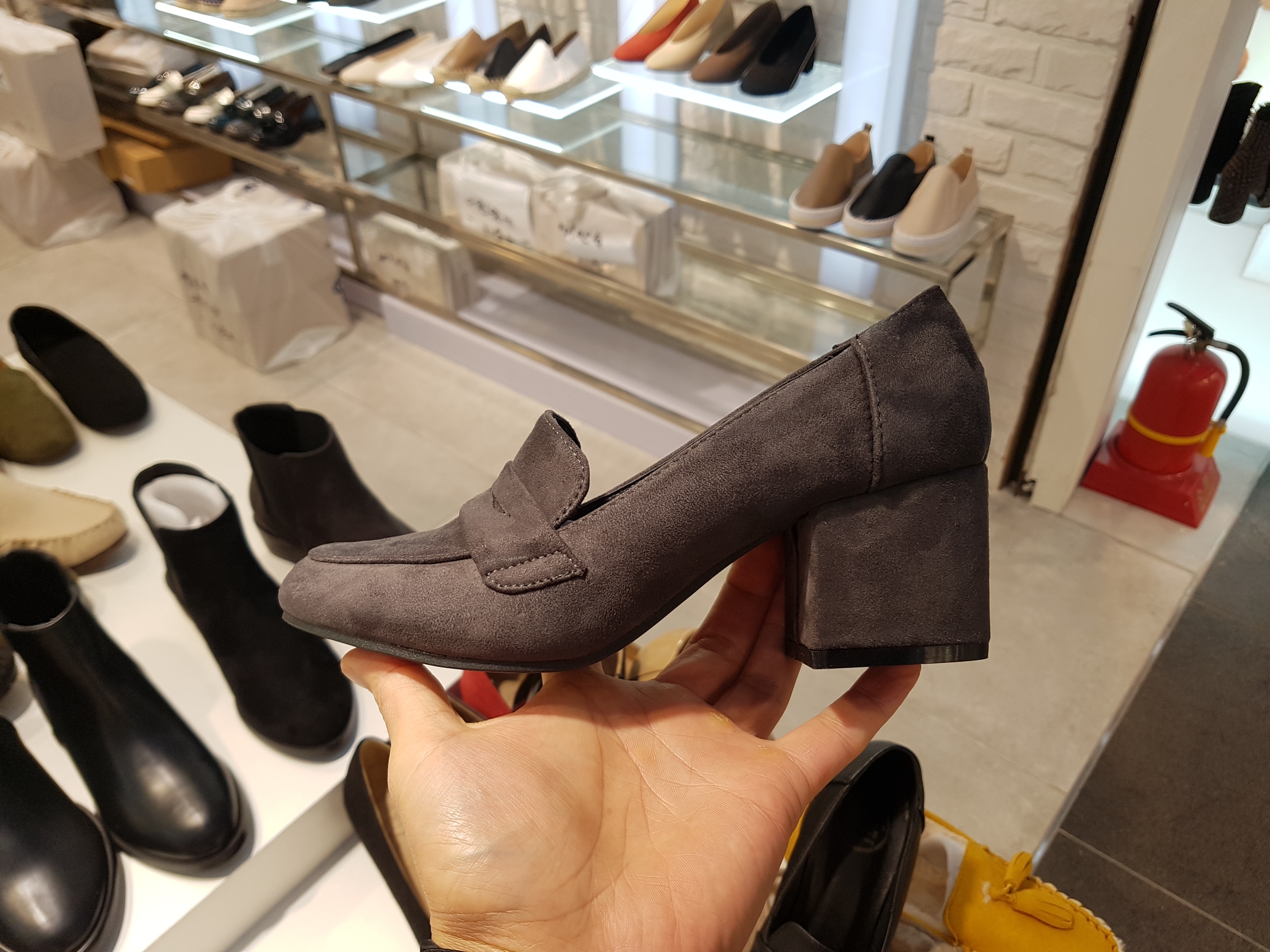 Suede Tongue Looper Pumps 6cm Black Gray Beige Sho