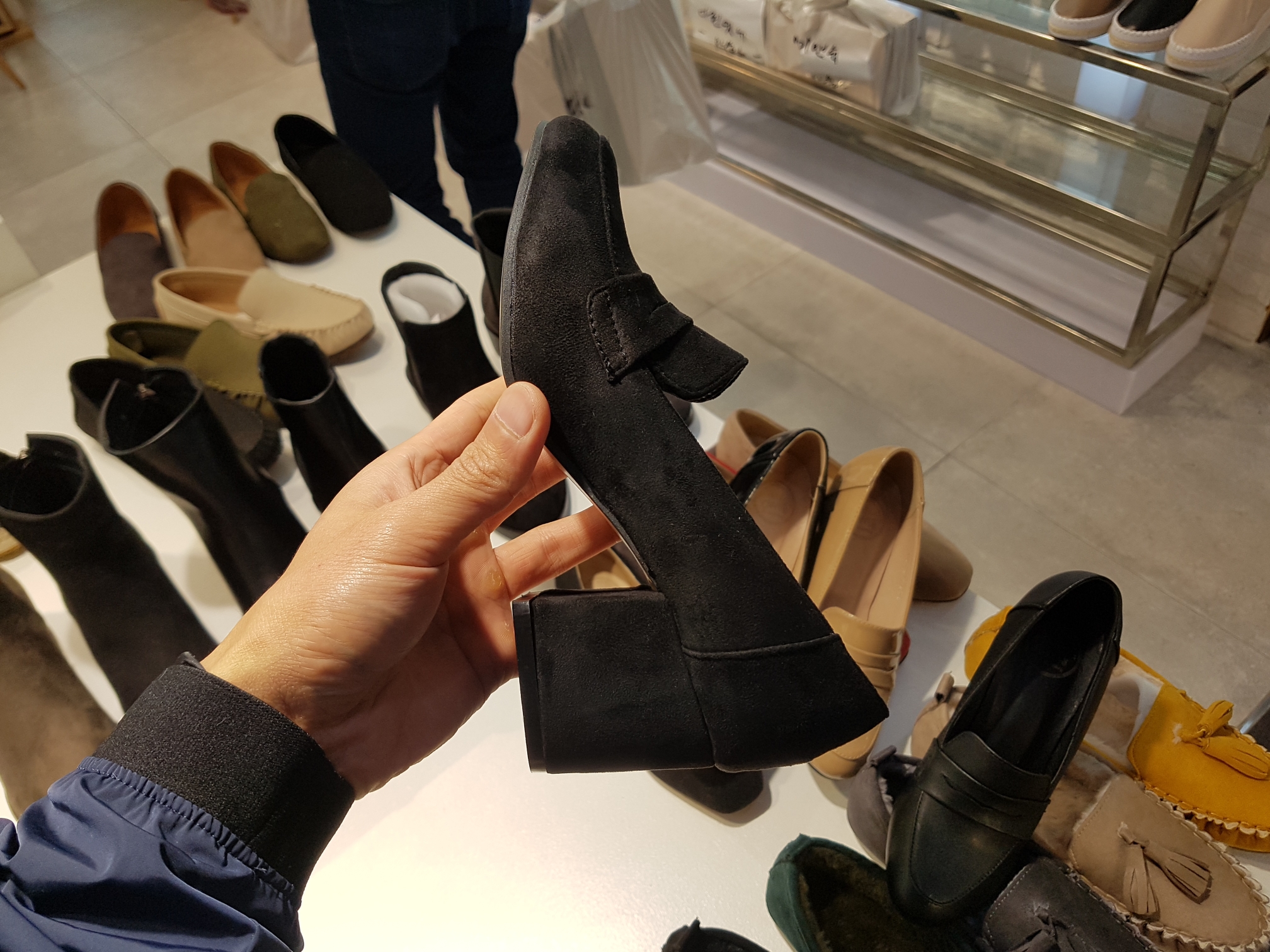 Suede Tongue Looper Pumps 6cm Black Gray Beige Sho