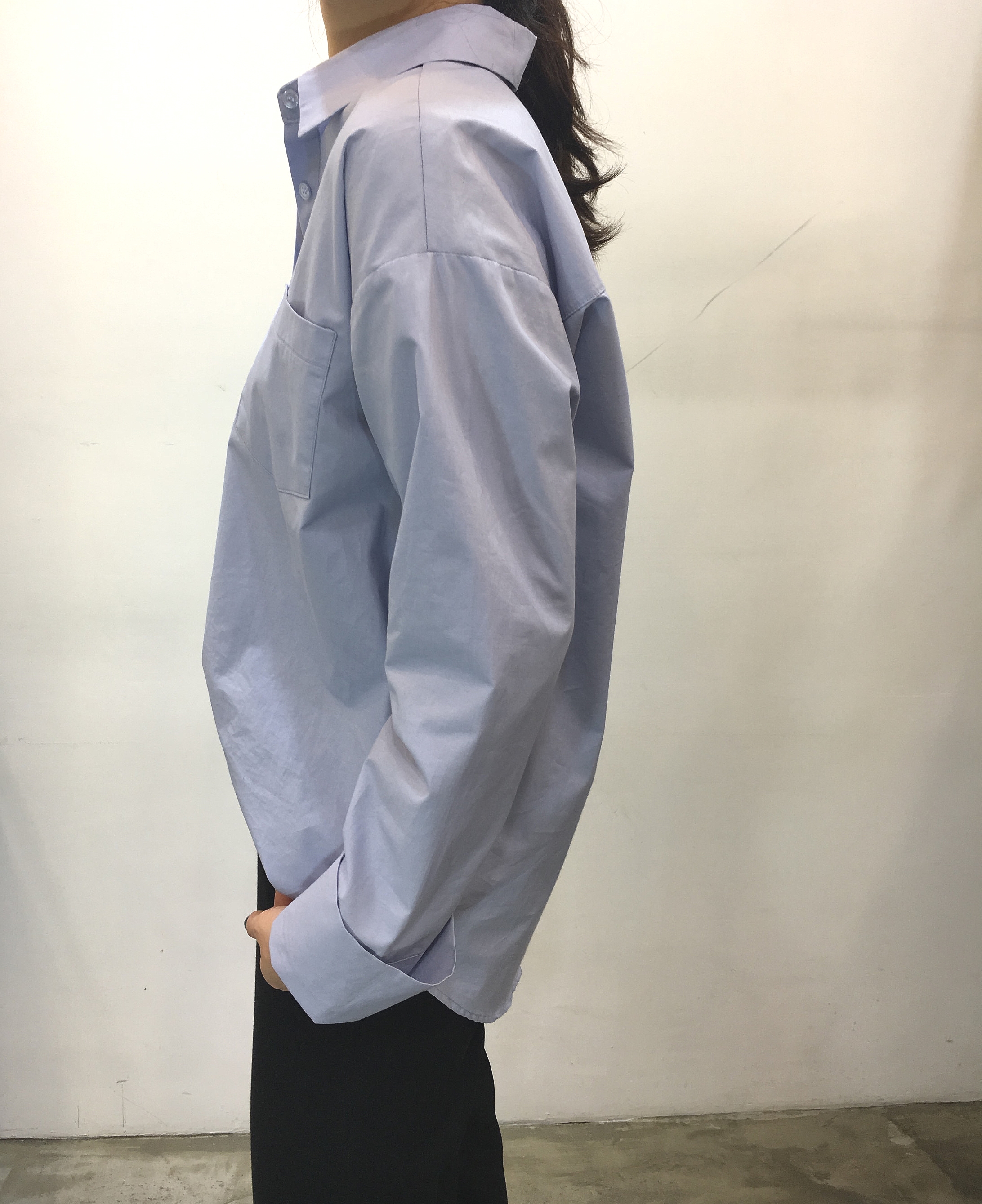 Loose-fitting shirt white, blue Southern girl over