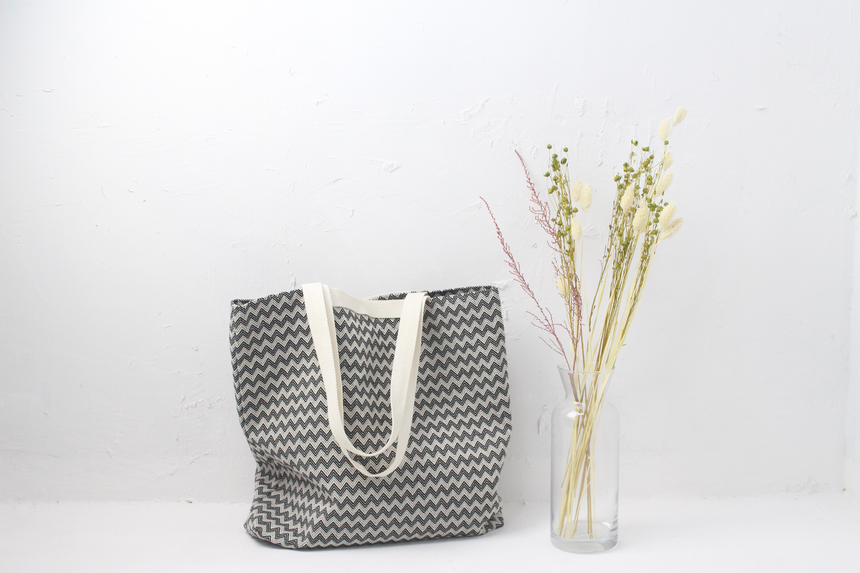 Embroidered pattern Eco-back Unique bag that stand