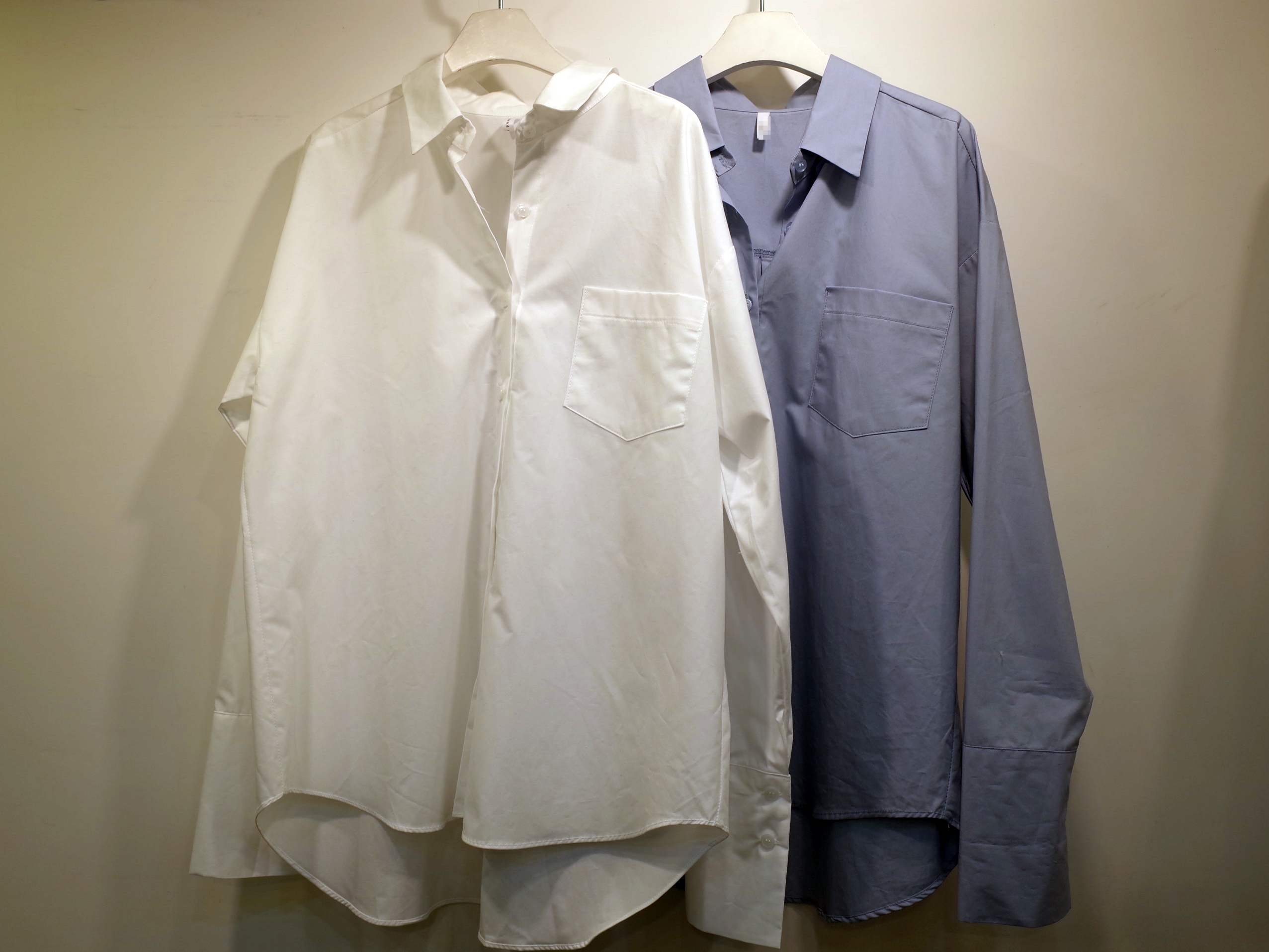 Loose-fitting shirt white, blue Southern girl over