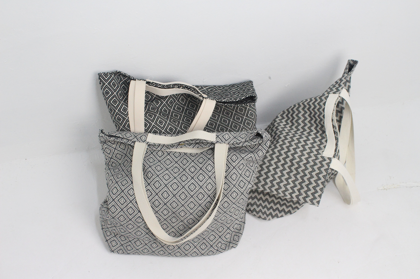 Embroidered pattern Eco-back Unique bag that stand