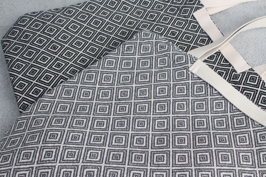 Embroidered pattern Eco-back Unique bag that stand