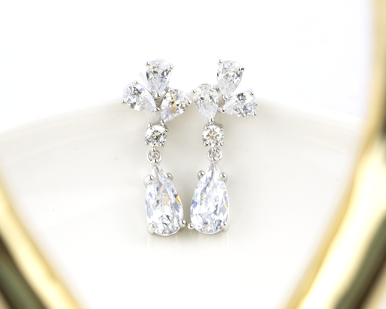 Estee Girl Earrings Pink Lucky Box Antique Feminin