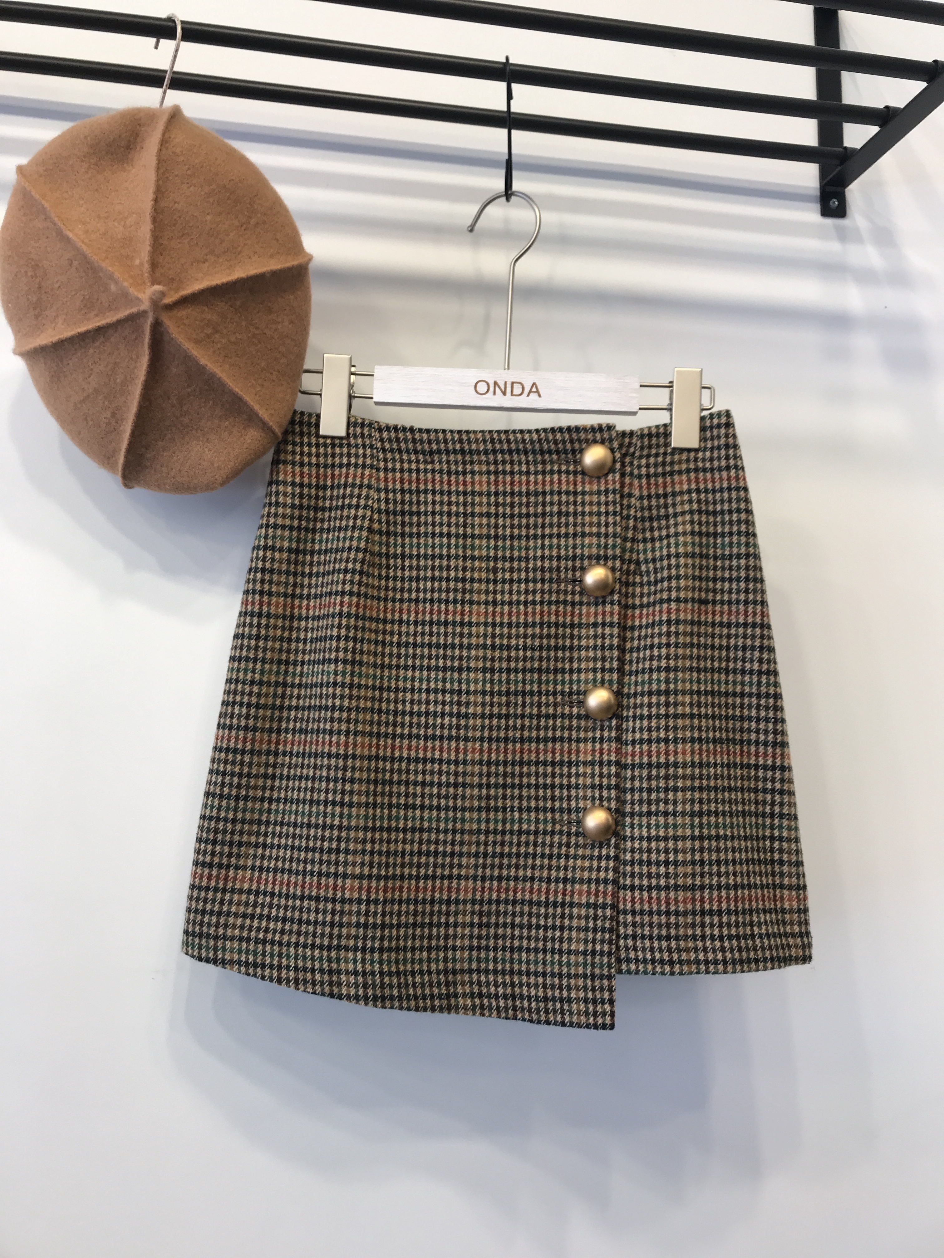 Trendy check mini-skirts in the twenties woolly au