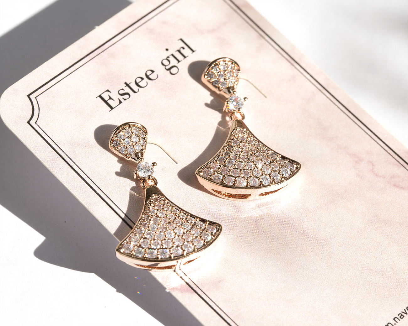 Estee Girl Earrings Pink Lucky Box Antique Feminin