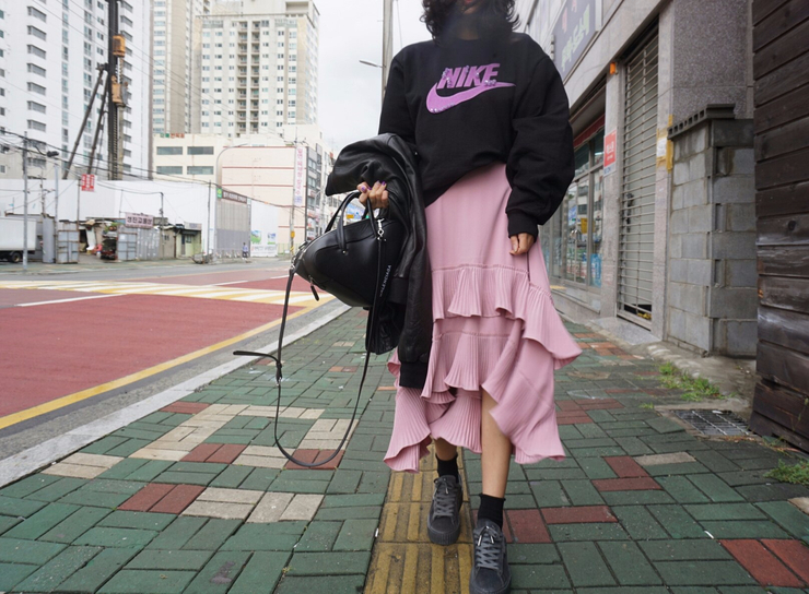 Wrinkled skirt Long skirts will be in stock after 