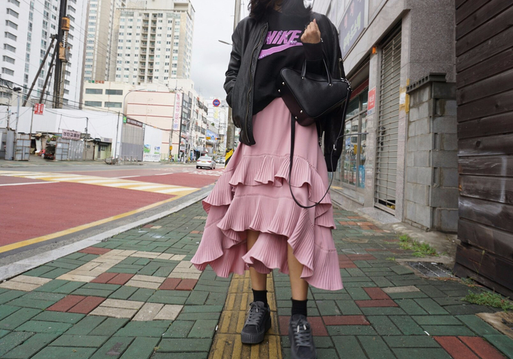 Wrinkled skirt Long skirts will be in stock after 