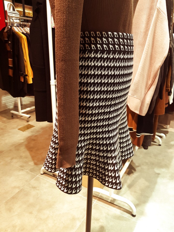 Nine step pattern flare mini skirt NK7401