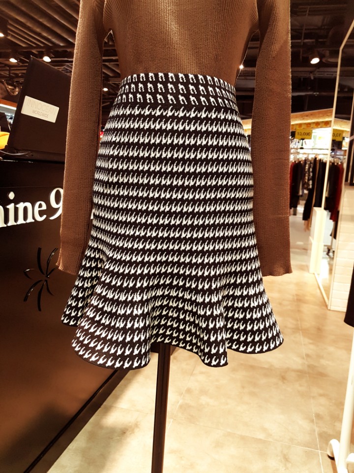 Nine step pattern flare mini skirt NK7401