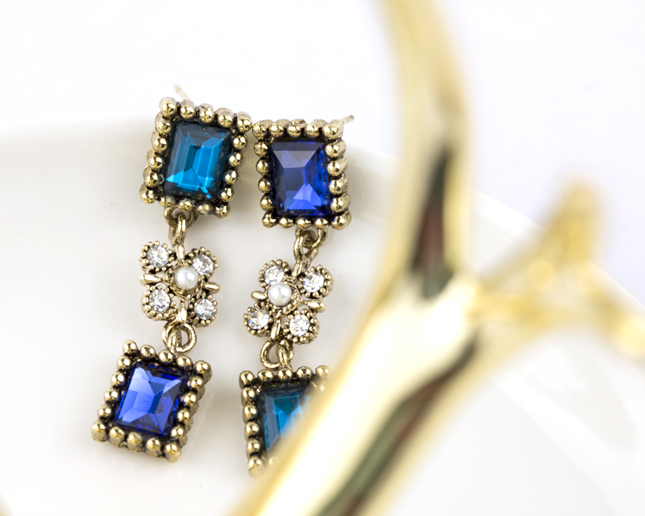 Estee Girl Earrings Pink Lucky Box Antique Feminin