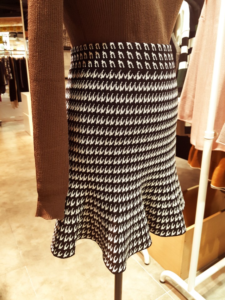 Nine step pattern flare mini skirt NK7401