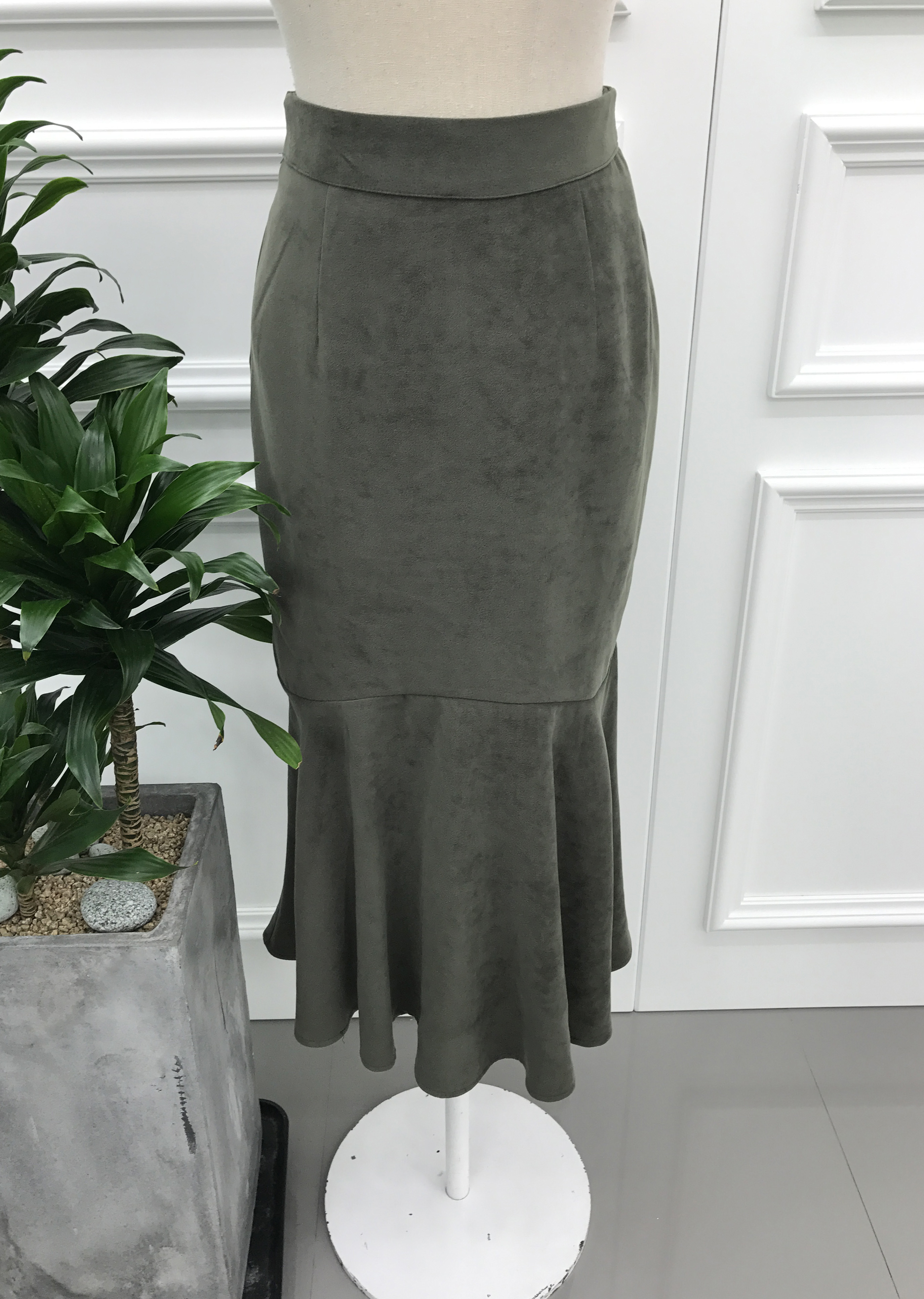 Frilly suede mommy skirt autumn winter long coordi