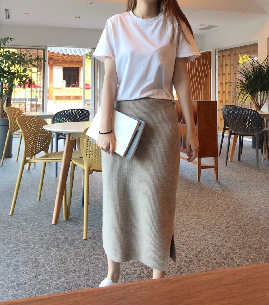 Long knit long skirt with hoggement Cashmere beige