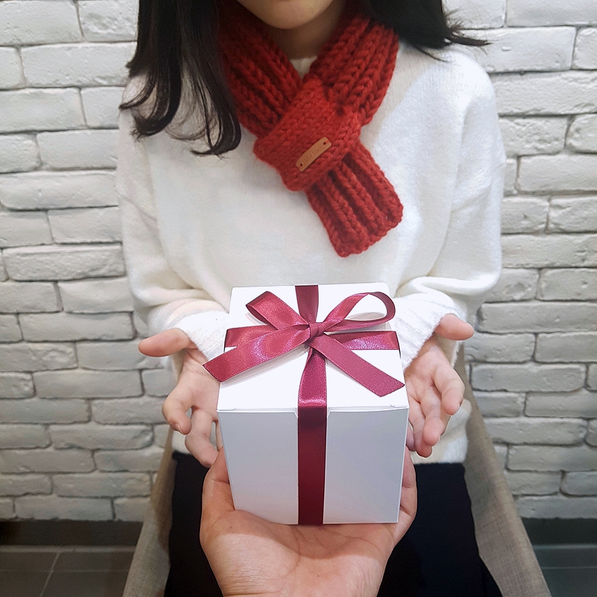 Easy to fit into the loop Easy-to-wear handkerchie