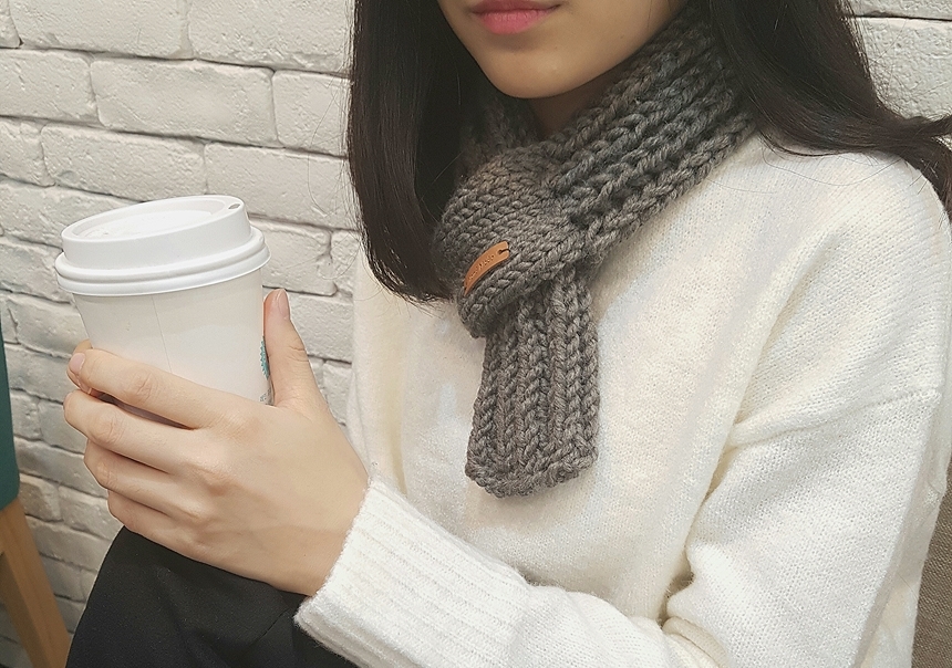 Easy to fit into the loop Easy-to-wear handkerchie