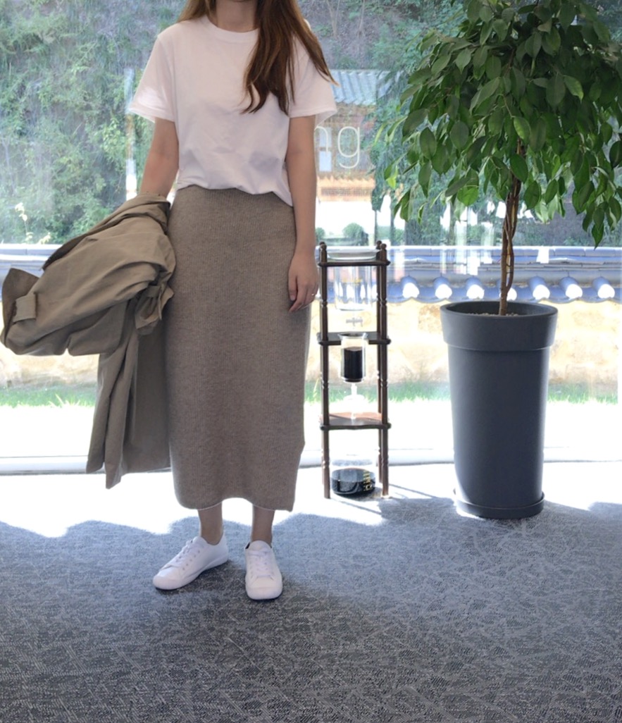 Long knit long skirt with hoggement Cashmere beige