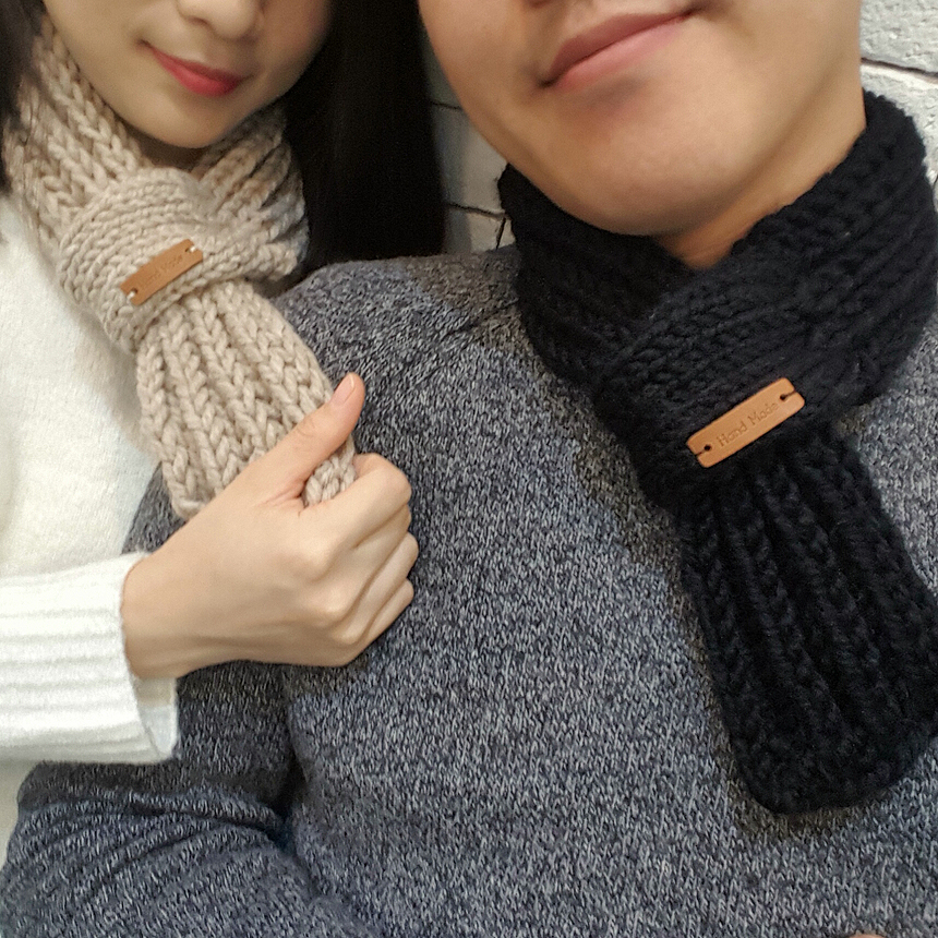 Easy to fit into the loop Easy-to-wear handkerchie