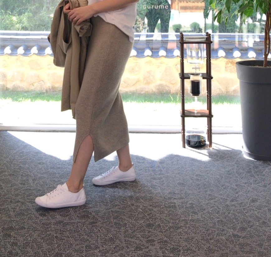 Long knit long skirt with hoggement Cashmere beige