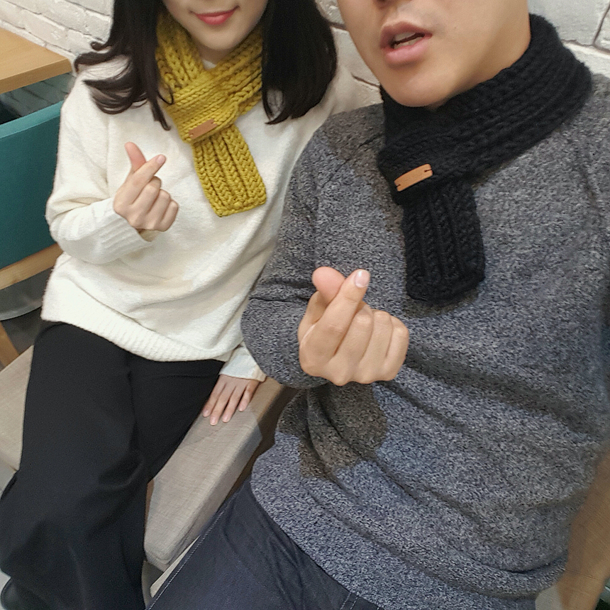 Easy to fit into the loop Easy-to-wear handkerchie