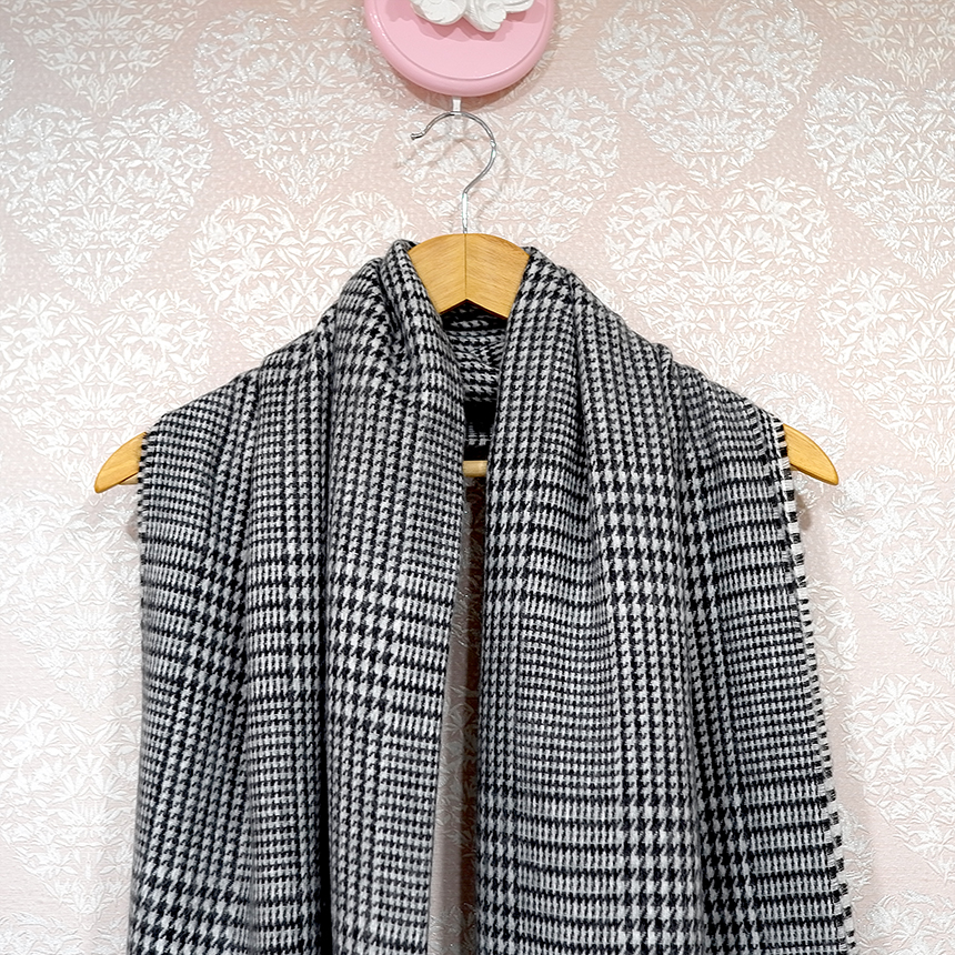 Pretty Black Hound Check Muffler Shoulder Shawl Sh