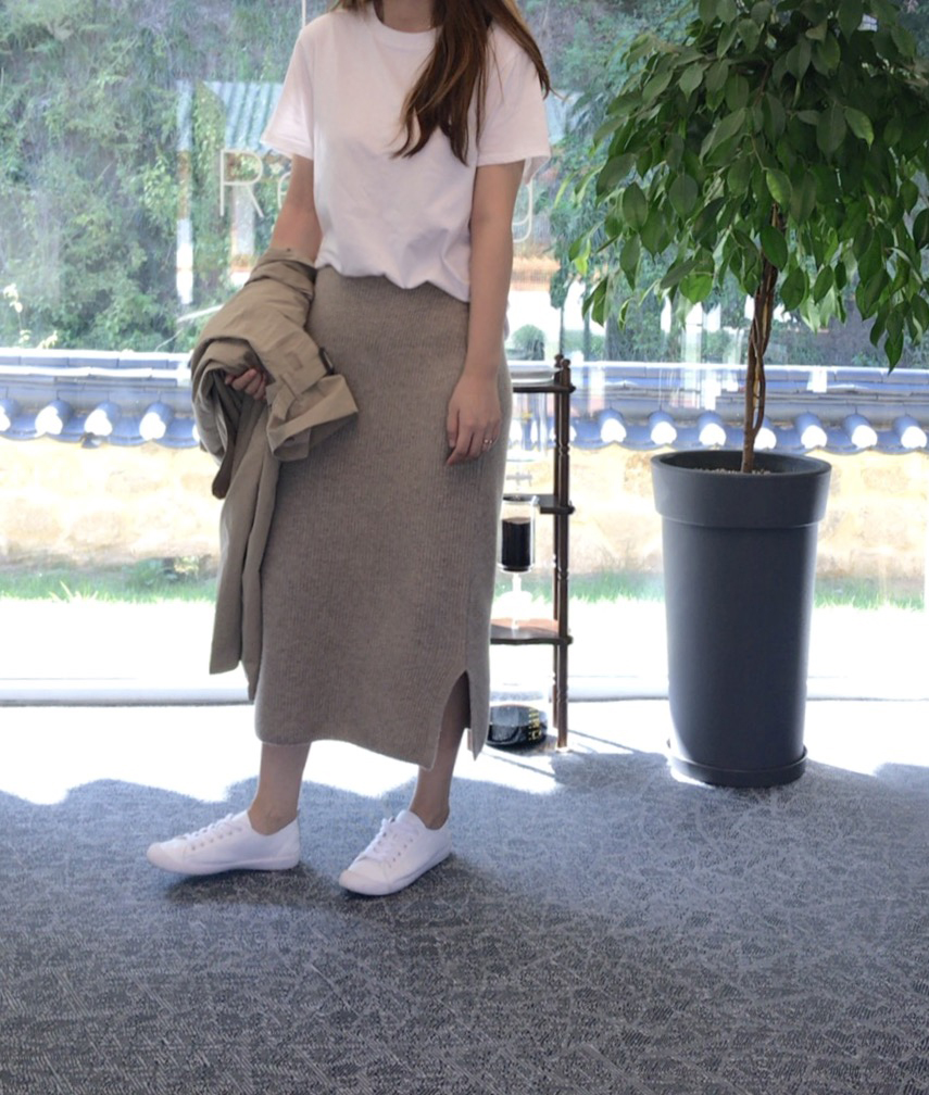 Long knit long skirt with hoggement Cashmere beige
