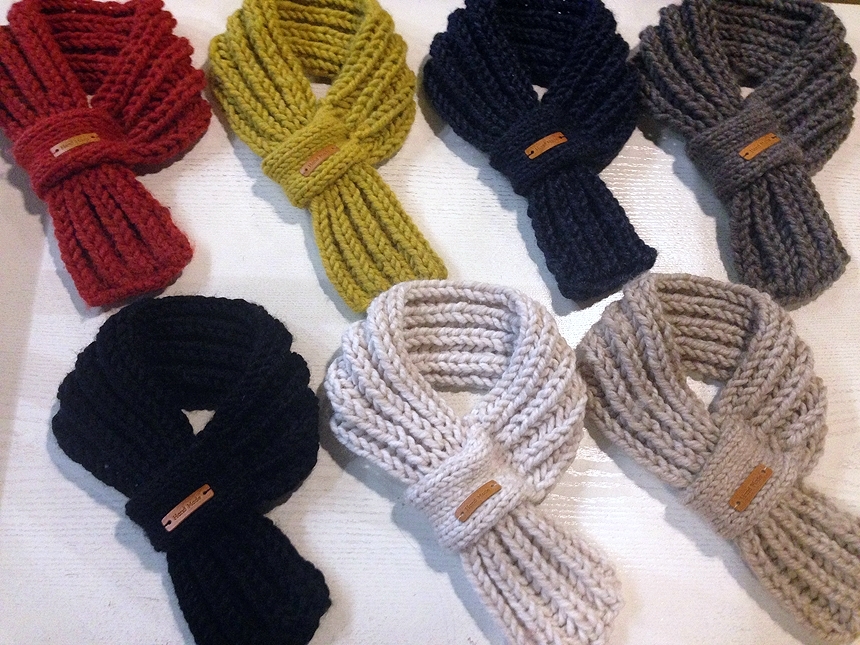 Easy to fit into the loop Easy-to-wear handkerchie