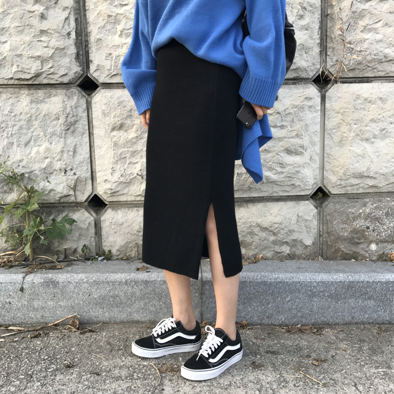 Long knit skirt with skirt