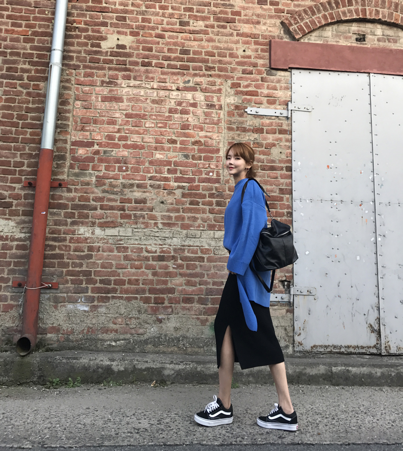 Long knit skirt with skirt