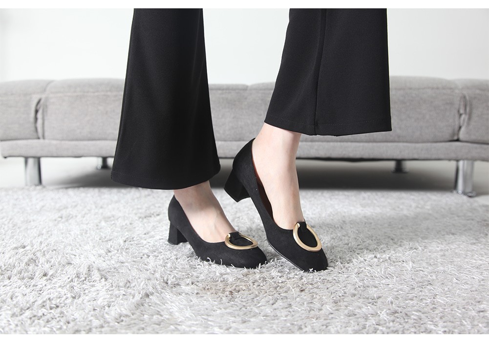 Metal Decorative Suede Pumps 4.5cm Middle Heel Rin