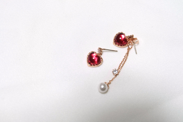 Heart pearl drop earrings Cute cute cute little ch