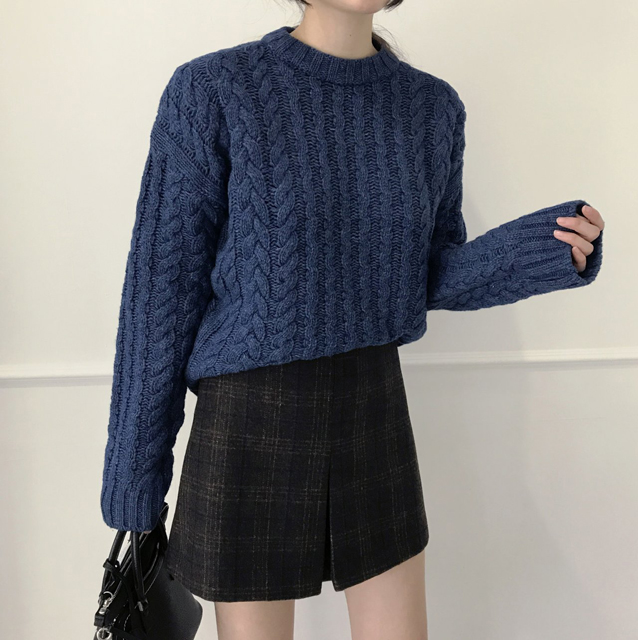 a line check mini skirt this winter twenties woman