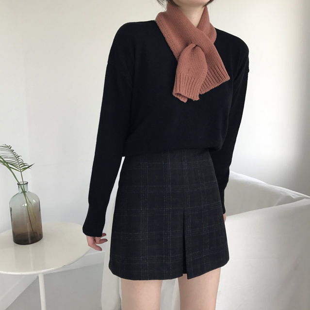 a line check mini skirt this winter twenties woman