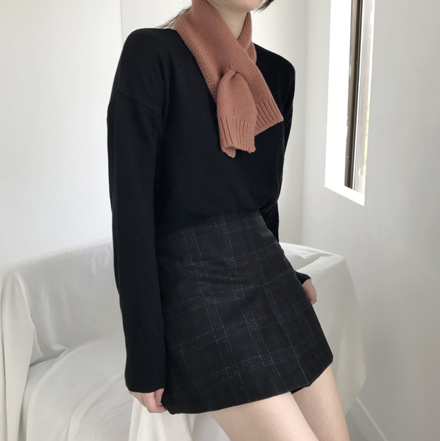 a line check mini skirt this winter twenties woman