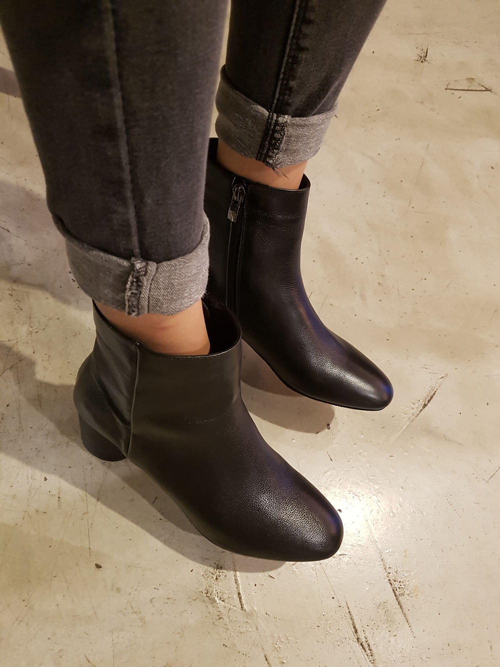 Natural cowhide simple heeled ankle boots 6cm blac
