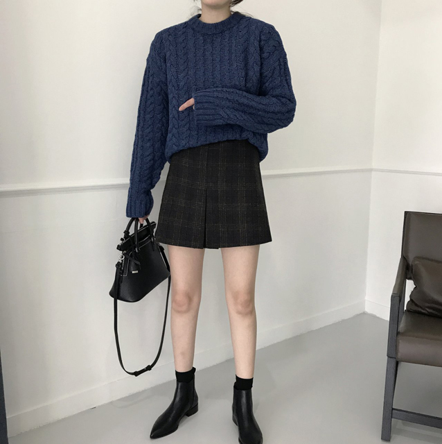 a line check mini skirt this winter twenties woman