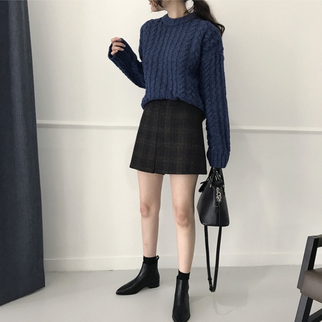 a line check mini skirt this winter twenties woman