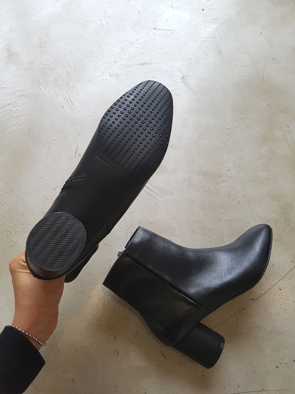 Natural cowhide simple heeled ankle boots 6cm blac