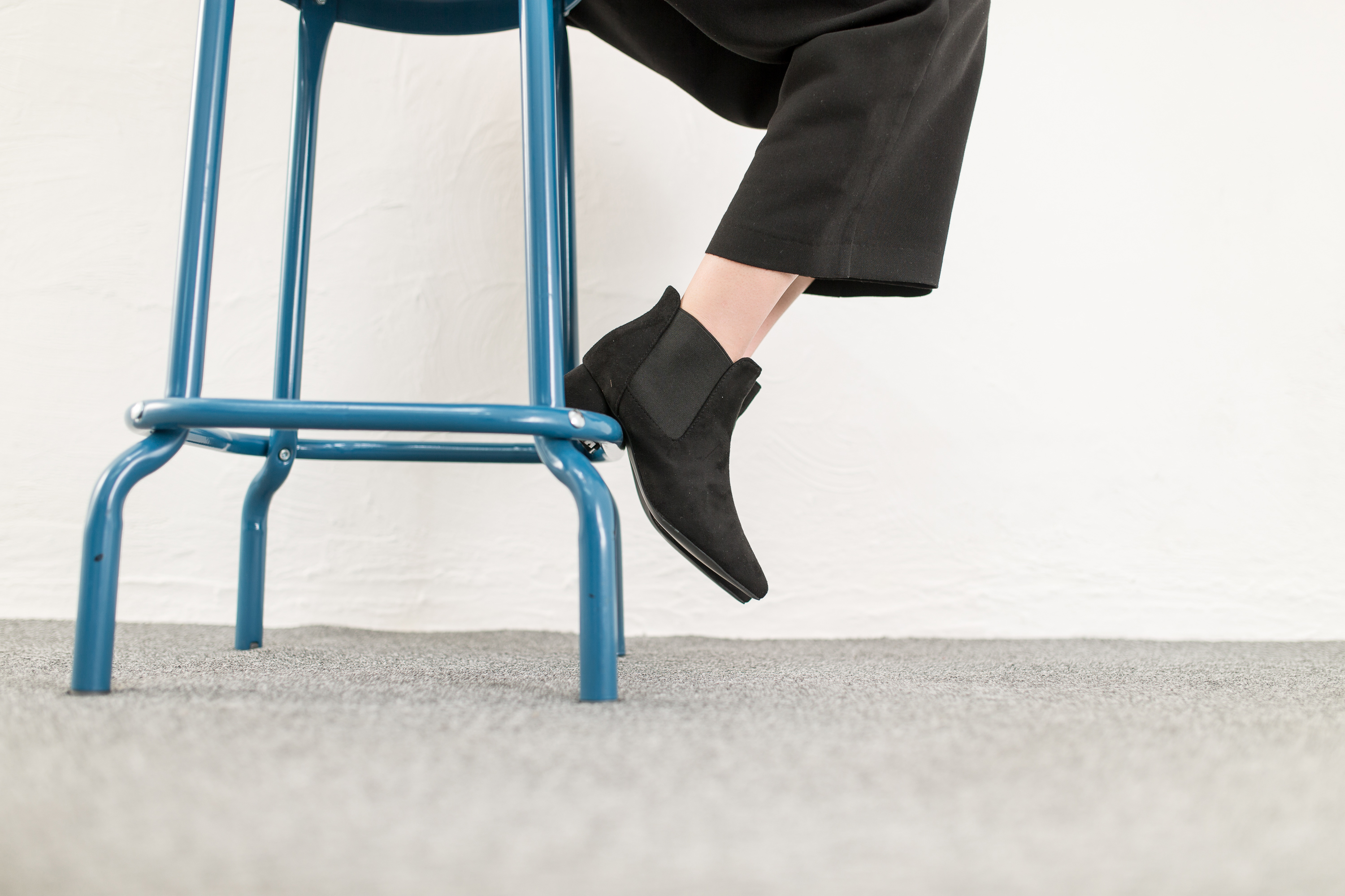 Suede Angle Boots 4cm Women's Scissors Styling 