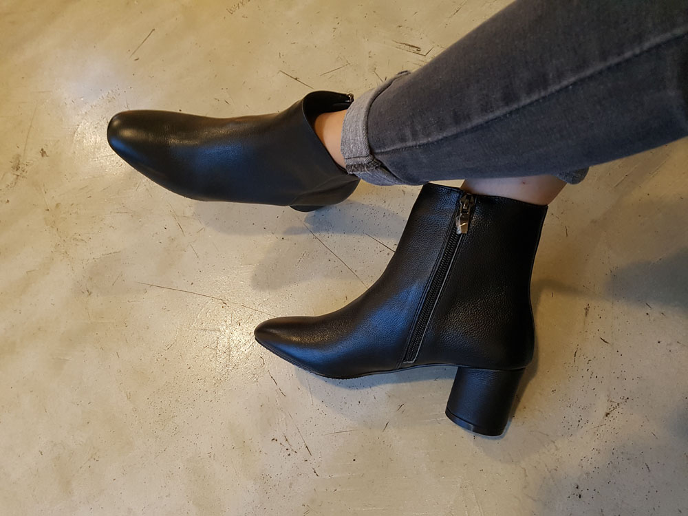 Natural cowhide simple heeled ankle boots 6cm blac