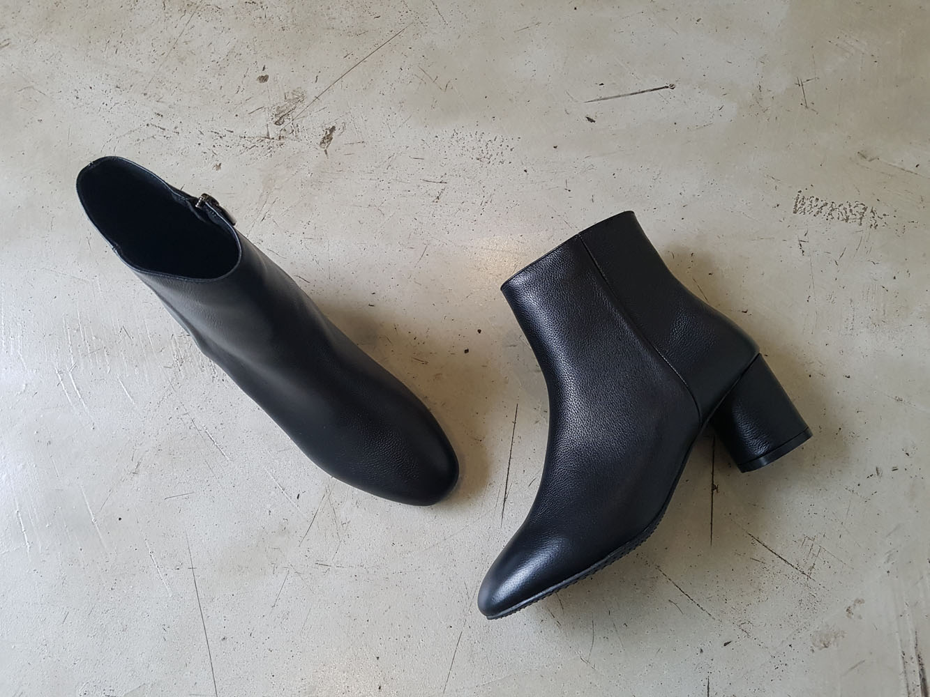 Natural cowhide simple heeled ankle boots 6cm blac