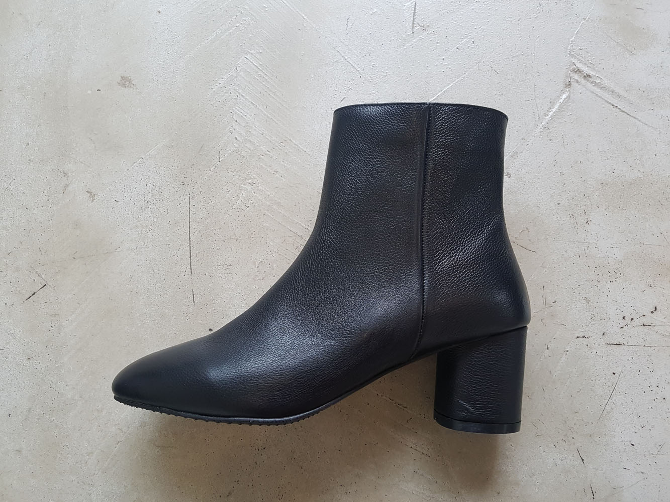 Natural cowhide simple heeled ankle boots 6cm blac