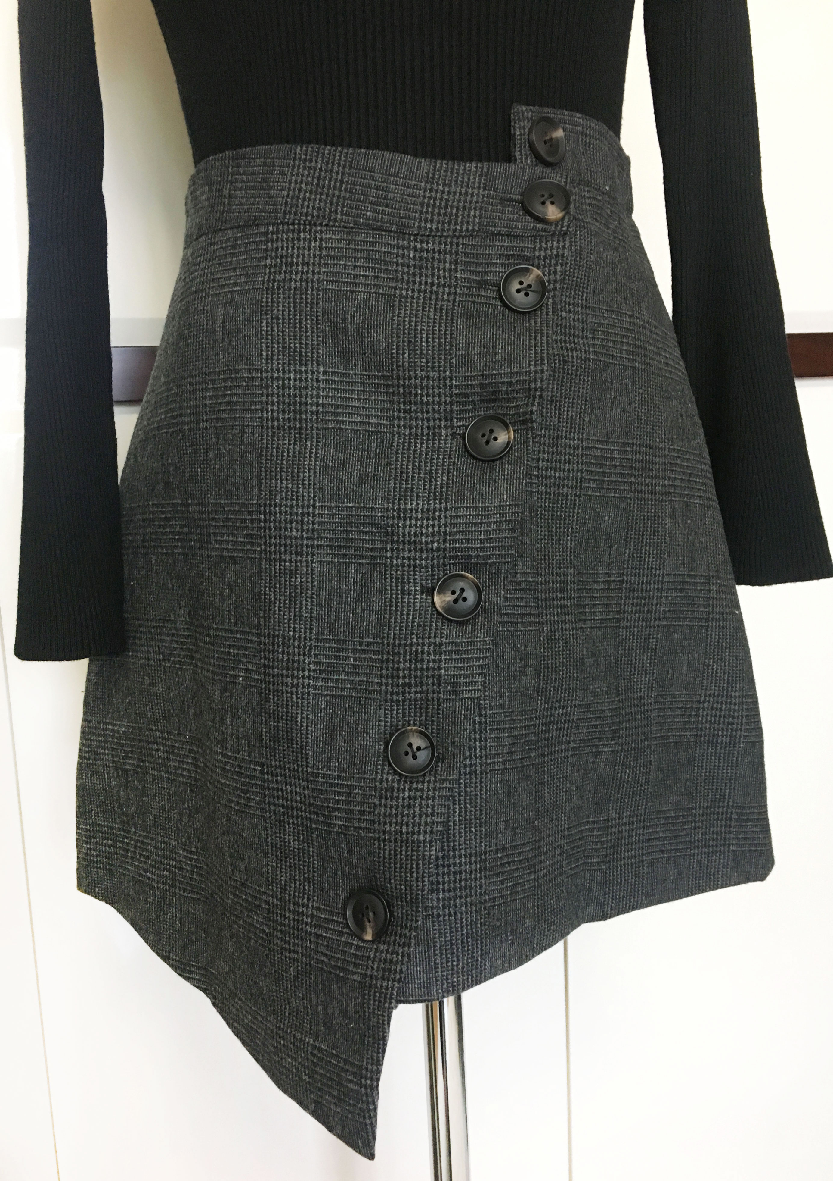 Borami Shop Button Unchecked Mini Skirt _ Black, G