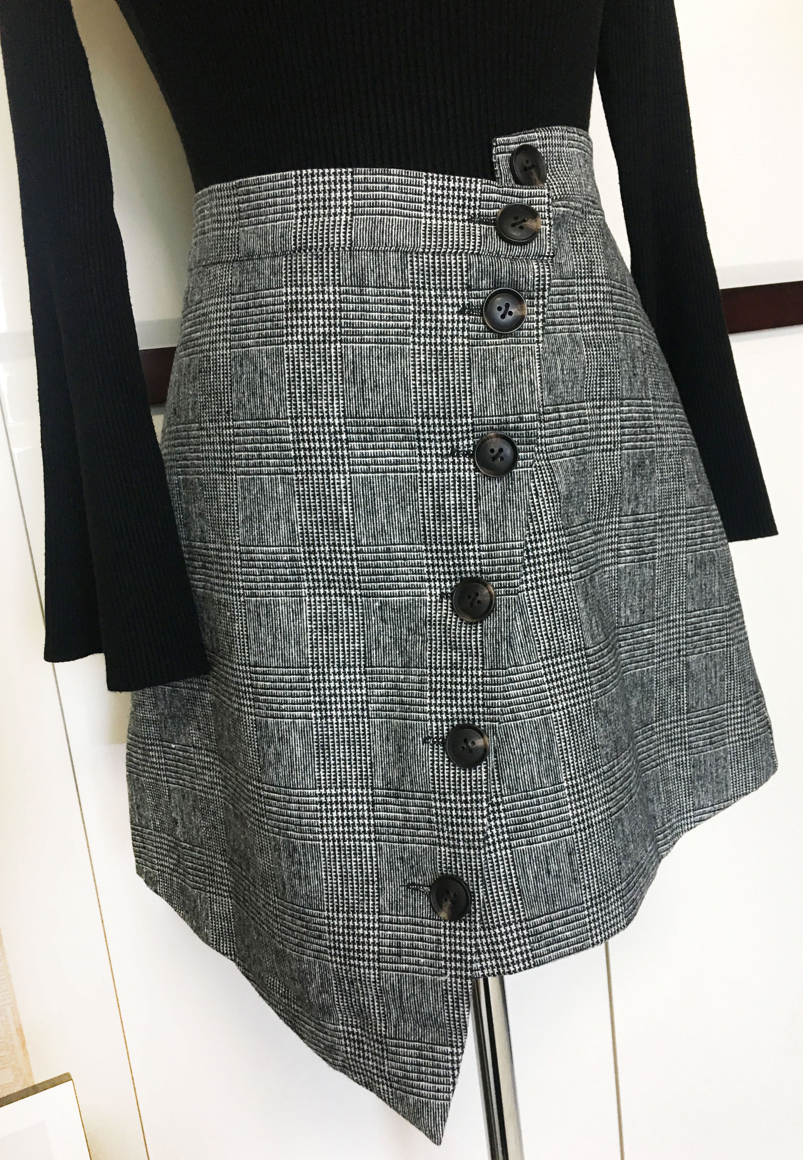 Borami Shop Button Unchecked Mini Skirt _ Black, G