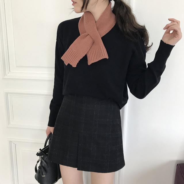 a line check mini skirt this winter twenties woman