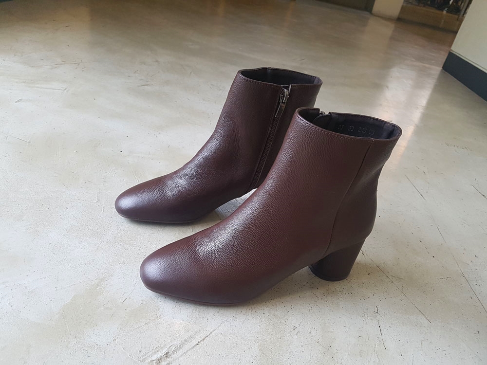 Natural cowhide simple heeled ankle boots 6cm blac