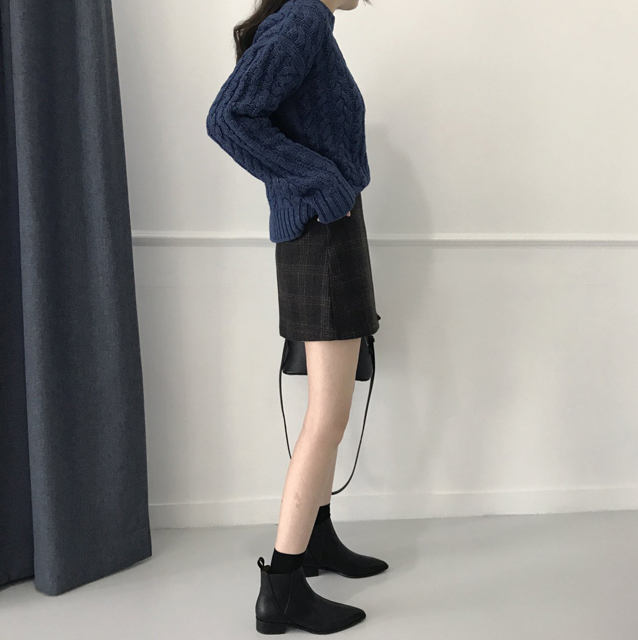 a line check mini skirt this winter twenties woman