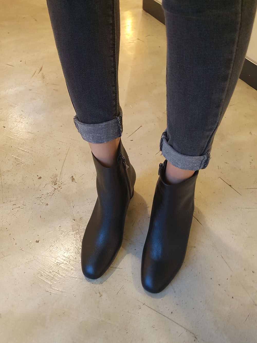 Natural cowhide simple heeled ankle boots 6cm blac