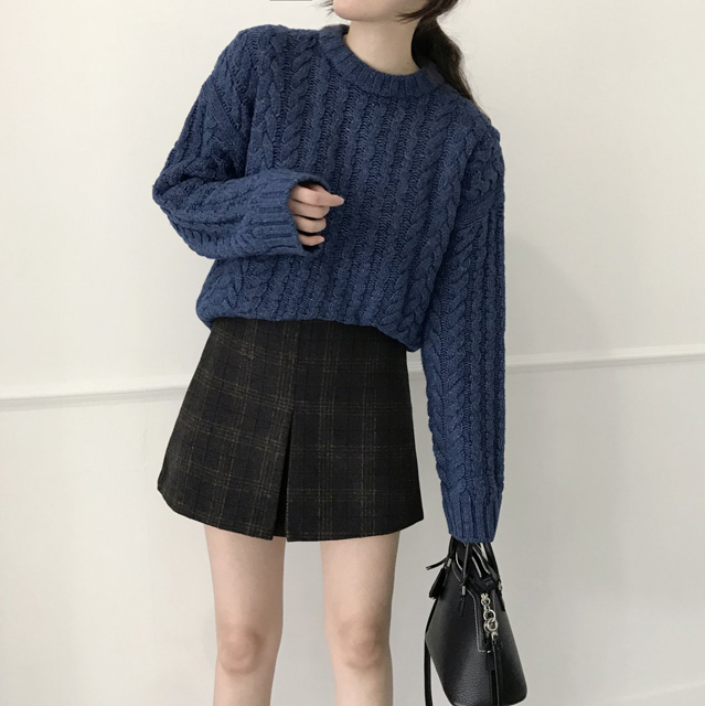 a line check mini skirt this winter twenties woman
